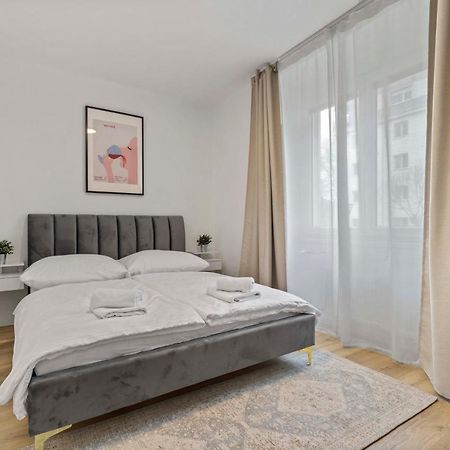 2 Bedroom Apt Steps To Nivy Station Bratislava Exteriér fotografie