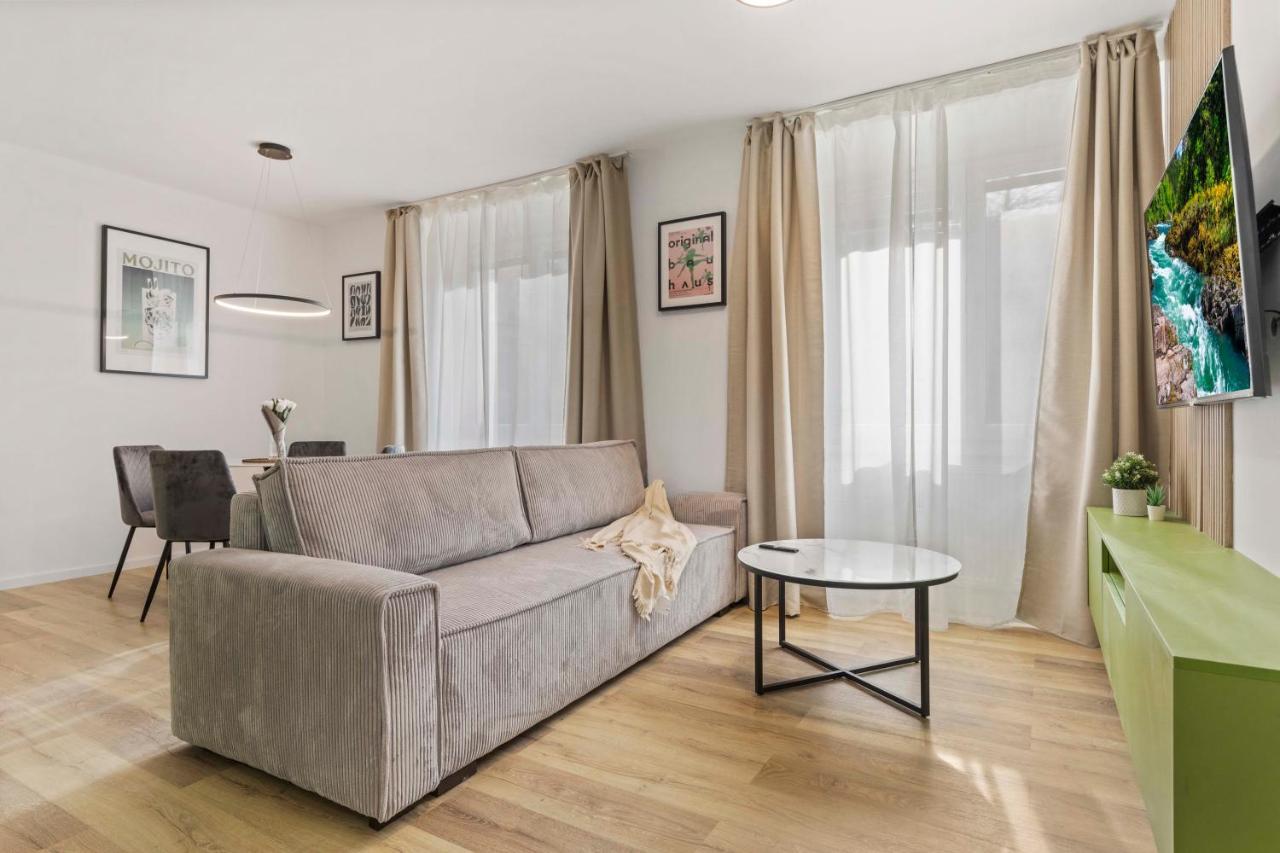 2 Bedroom Apt Steps To Nivy Station Bratislava Exteriér fotografie