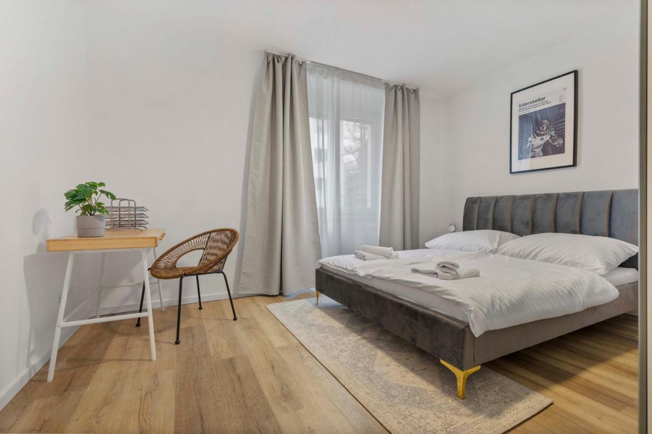 2 Bedroom Apt Steps To Nivy Station Bratislava Exteriér fotografie