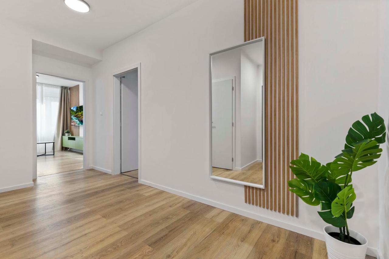 2 Bedroom Apt Steps To Nivy Station Bratislava Exteriér fotografie