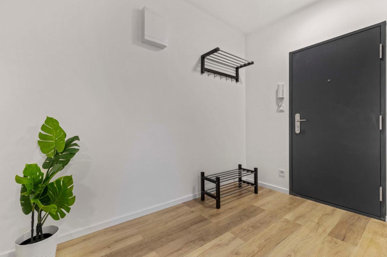 2 Bedroom Apt Steps To Nivy Station Bratislava Exteriér fotografie