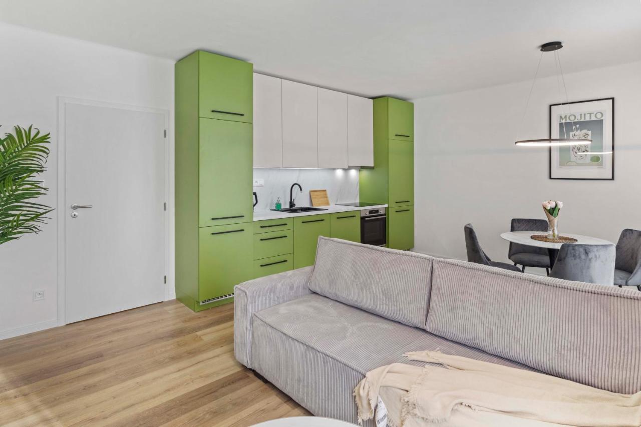 2 Bedroom Apt Steps To Nivy Station Bratislava Exteriér fotografie